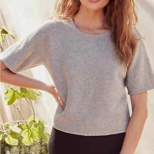 Short-sleeve gray Goop sweatshirt. 22 inches pit to pit.